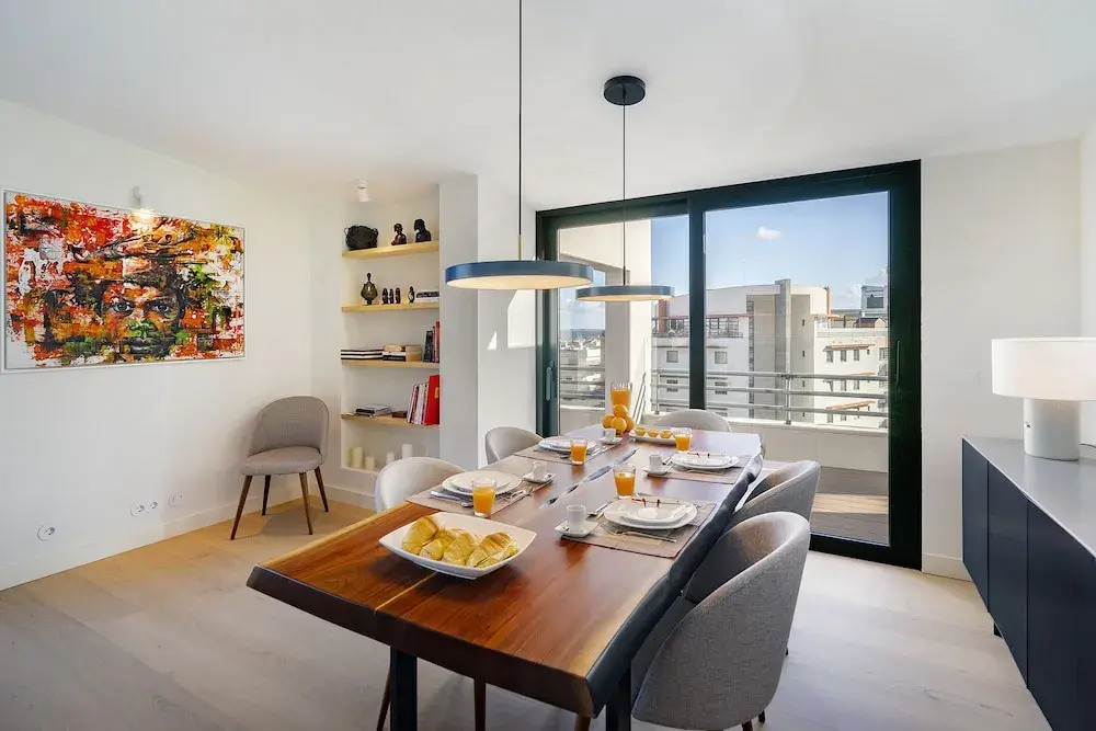 Bachelor Pad In The Sky: Great For Digital Nomads & Remote Workers