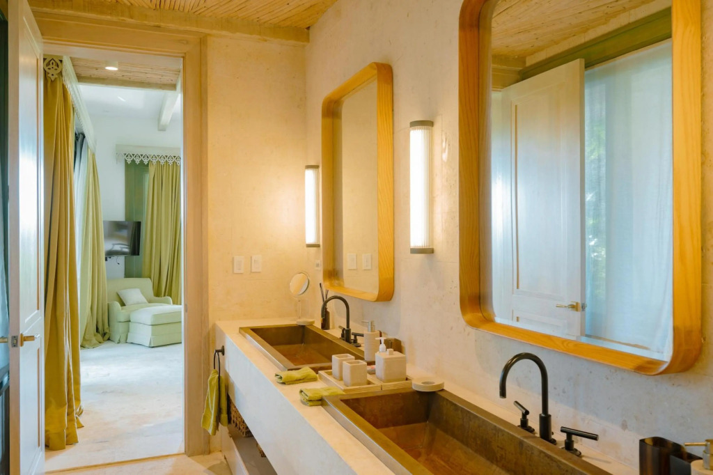 One-of-a-kind Villa With Open Spaces and Amazing Views in Luxury Beach Resort
