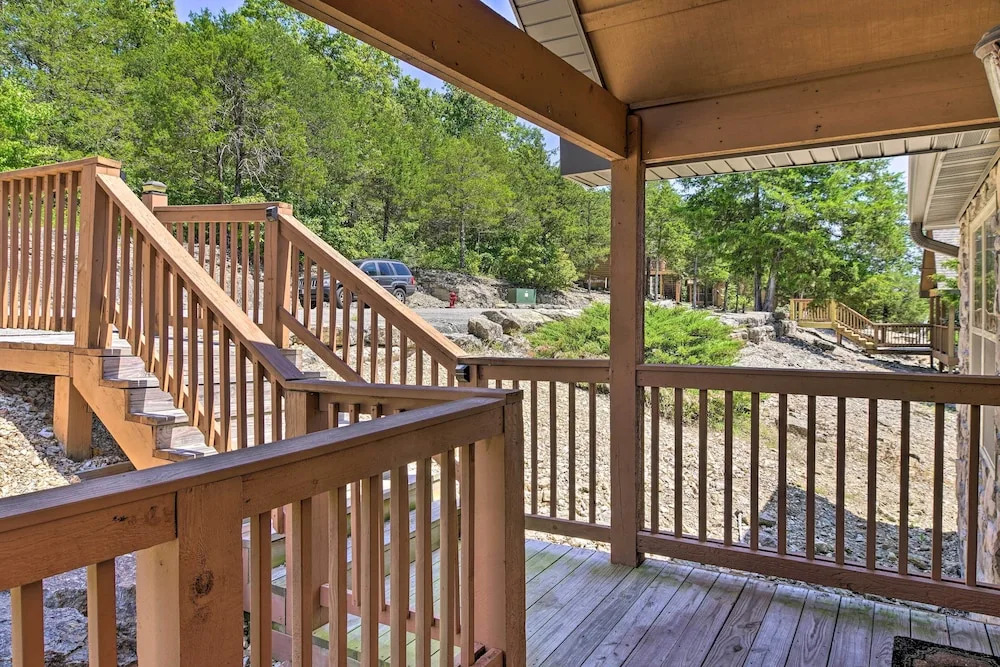 Screened Deck: Cozy Branson West Cabin!