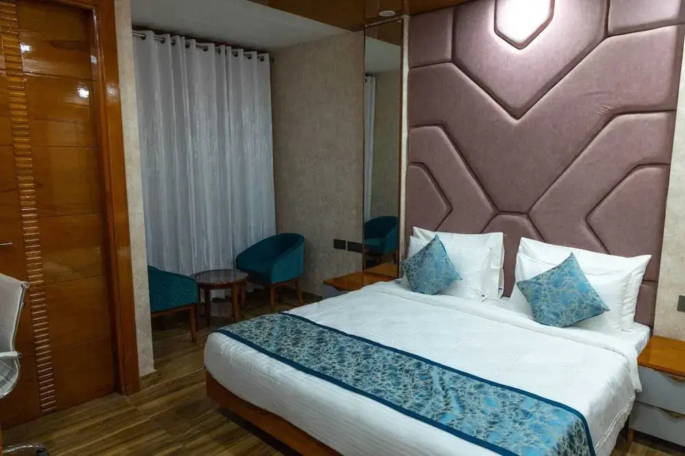 Platinum Service Apartment DLF Cyber City