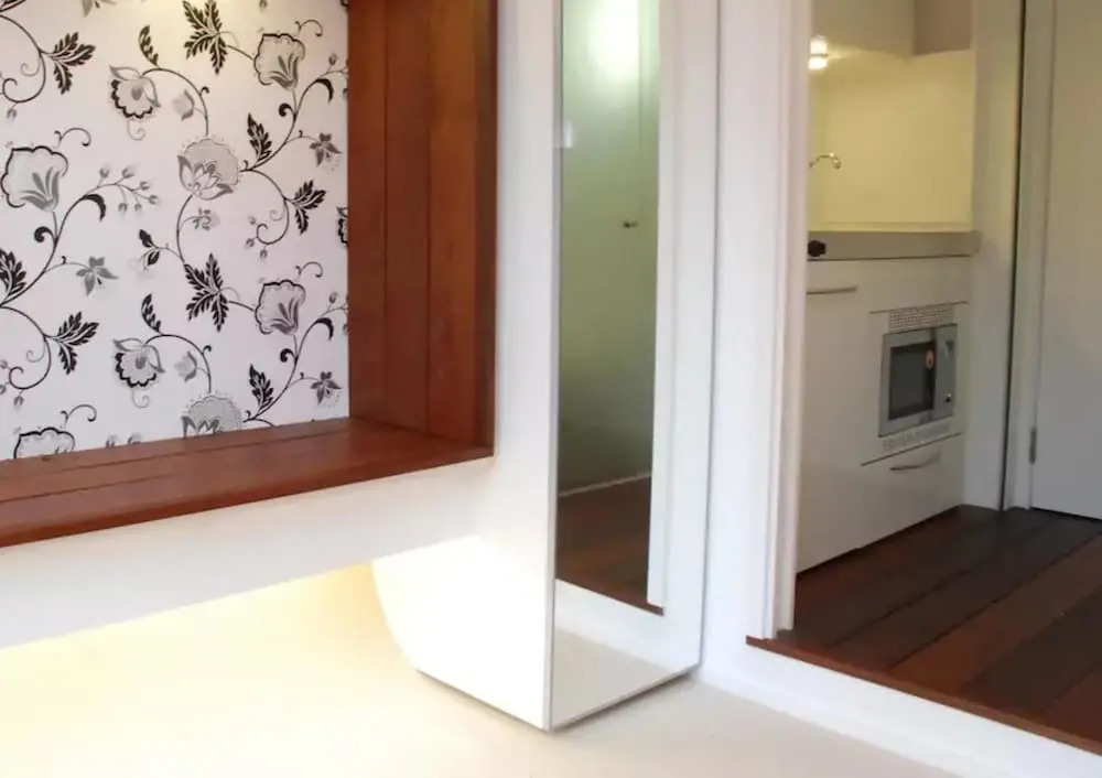 Earls Court Apartments by BaseToGo