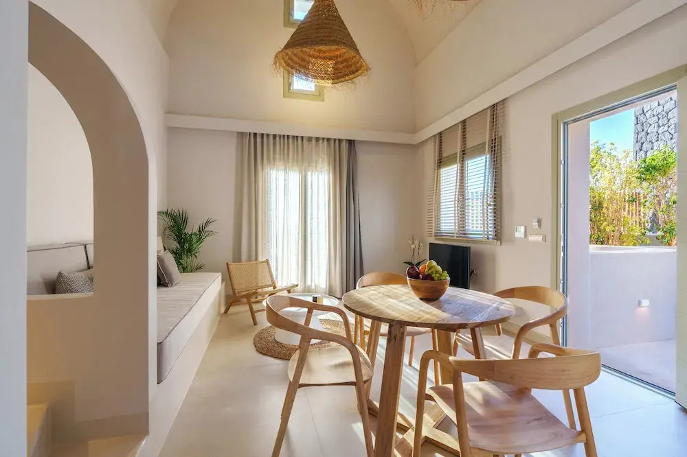 Halo Santorini - Living Experience