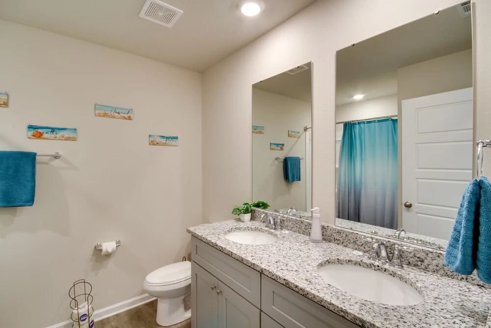 3 Mi to Steve's Marina: Long Beach Home w/ Patio
