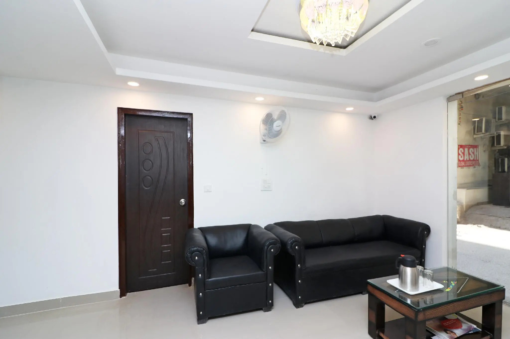 OYO 13658 Hotel Tanish Palace