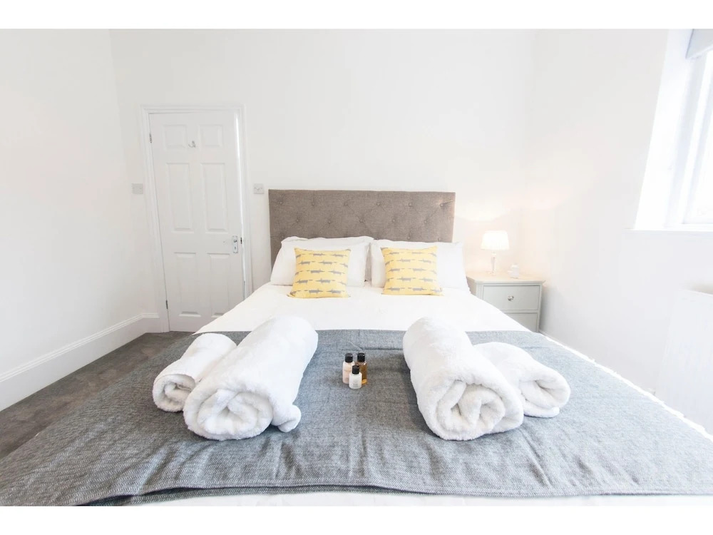 Newly Refurbished, Stylish 1BR Flat in Fulham