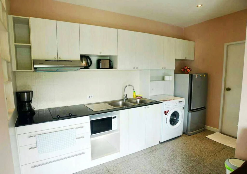 Tree Boutique Residence - Quiet Oasis - Stunning View, Pool & Gym