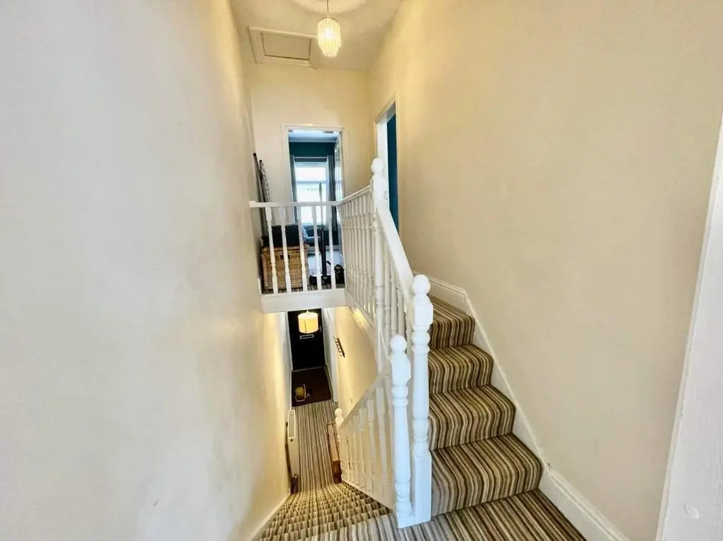 lovely 3 bed house close to the Uni & centre