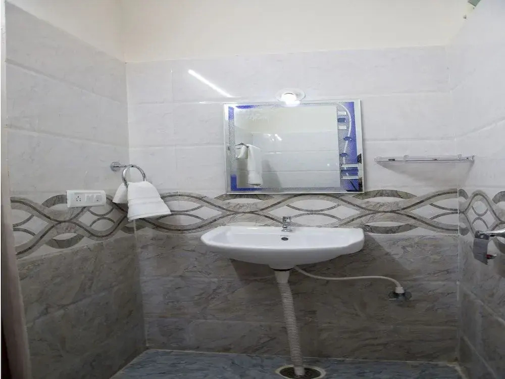 OYO 9248 Hotel Shrinidhi