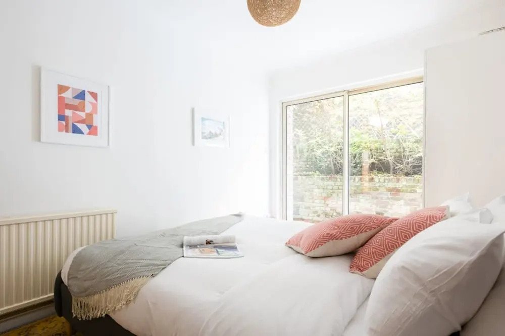 The Kensington Grove - Stylish 2BDR Flat with Private Patio
