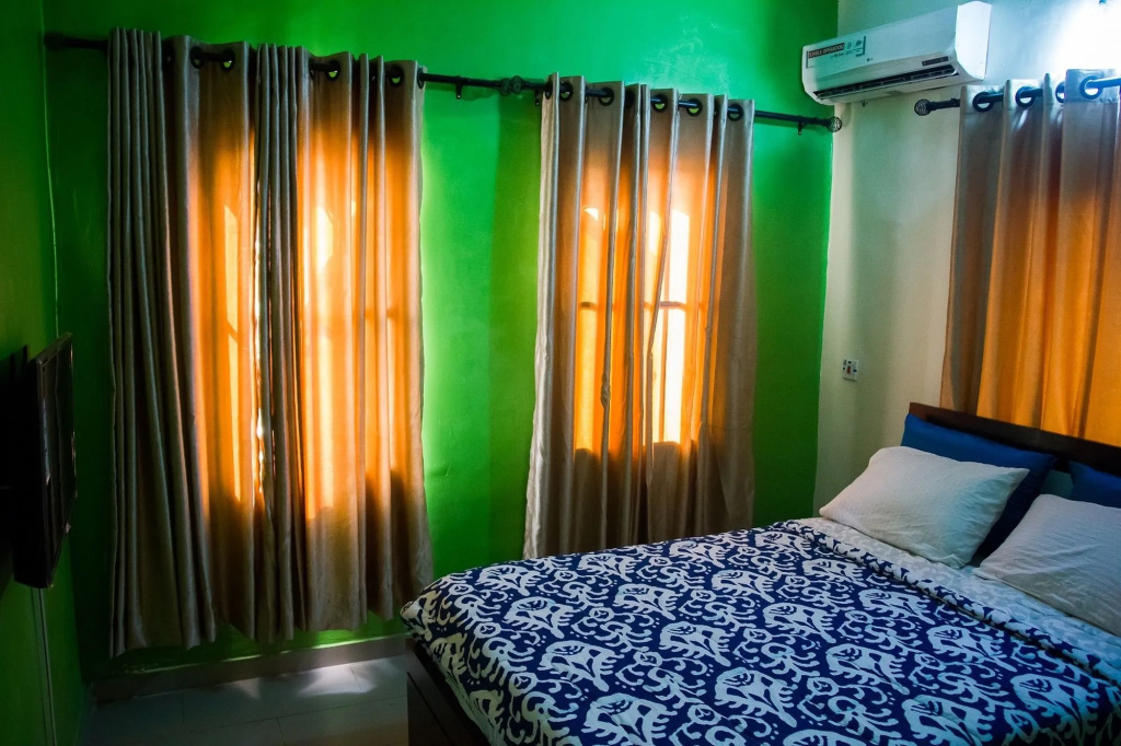 Summer Vista Ensuit Hotel