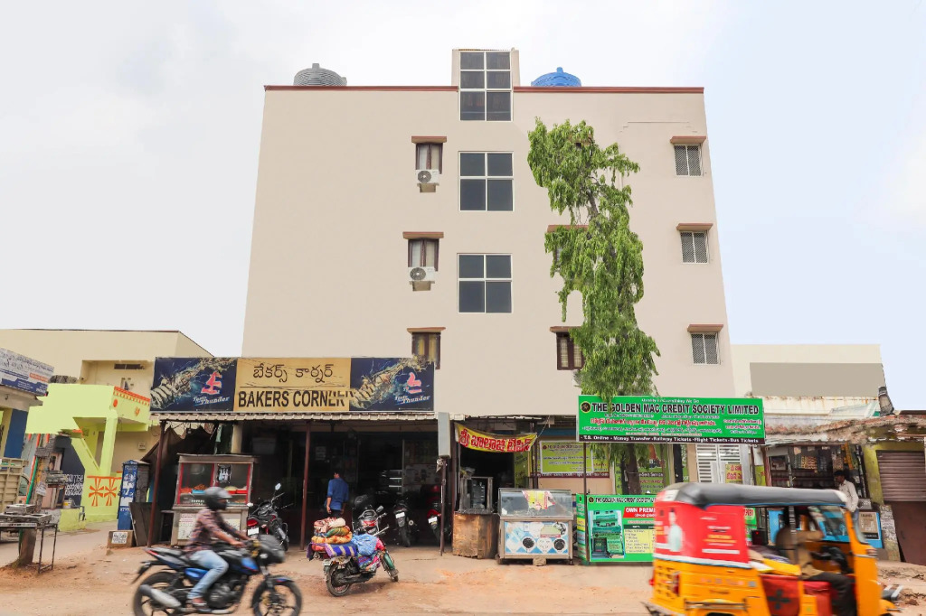 OYO Flagship 75583 Thatipally Mansion