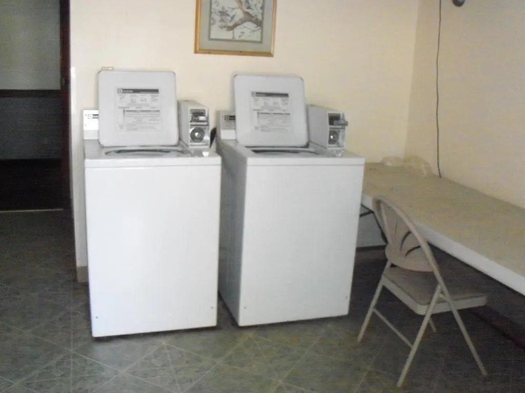 Budget Inn & Suites