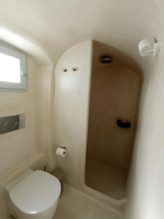 Sisyphus House in Santorini