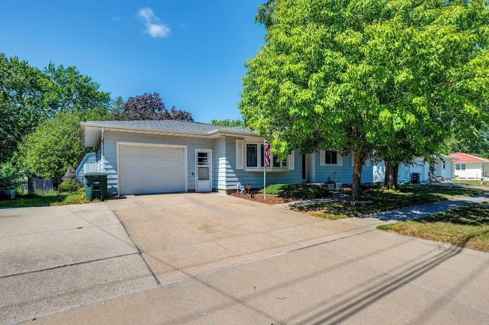 Pet-friendly Waterloo Abode w/ Deck!