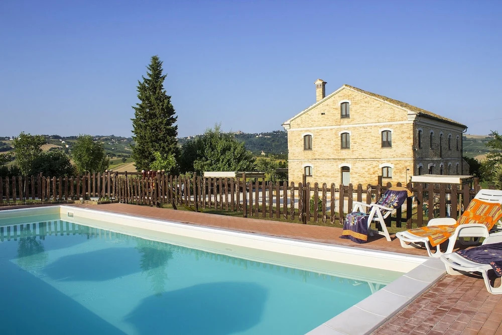 Apartment With one Bedroom in Provincia di Ancona, With Shared Pool and Wifi