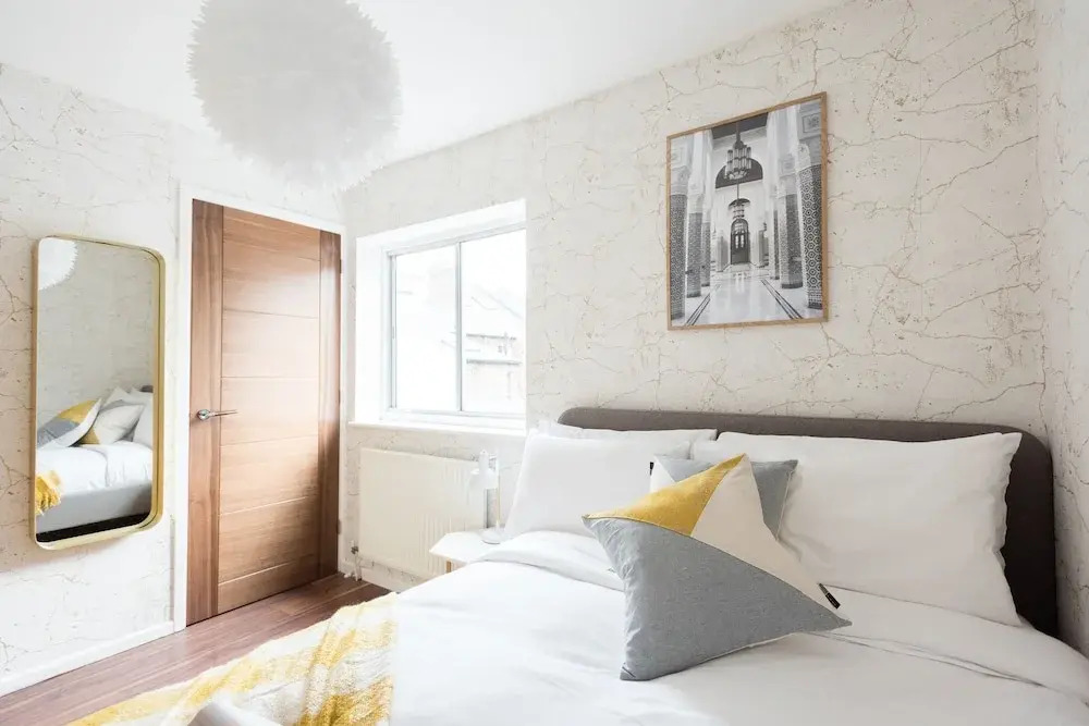 The Century Chalet - Contemporary 2bdr Townhouse With Parking