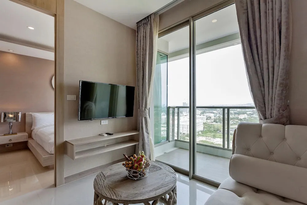 Grande Carribean apartments Jomtien beach Pool view Sea View