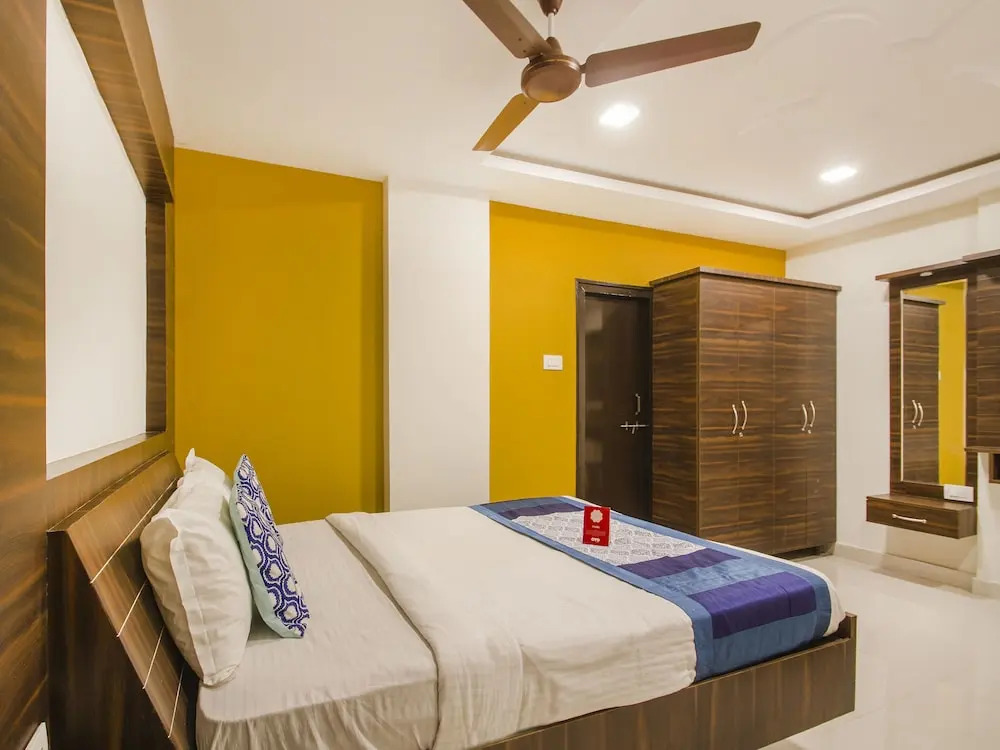 OYO 9968 Srirama Hotels, Kondapur