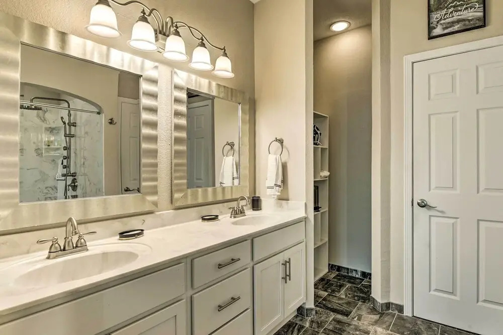 6 Mi to Branson Strip! Dog-friendly Golf Condo