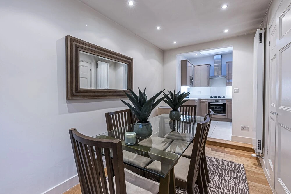 Altido Elegant 2-Bed House In Belgravia