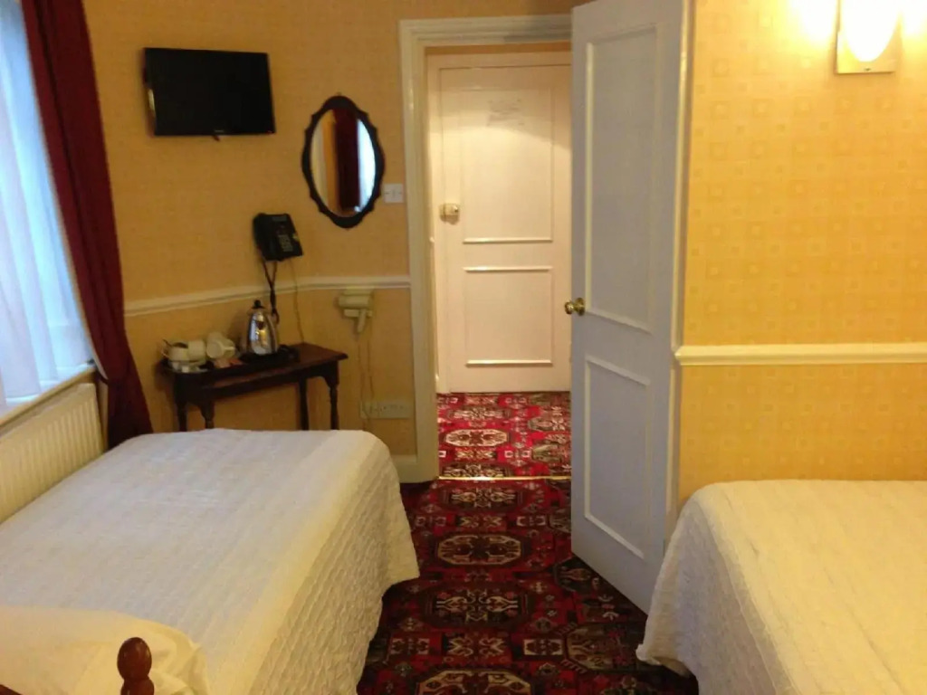 Balmoral House Hotel