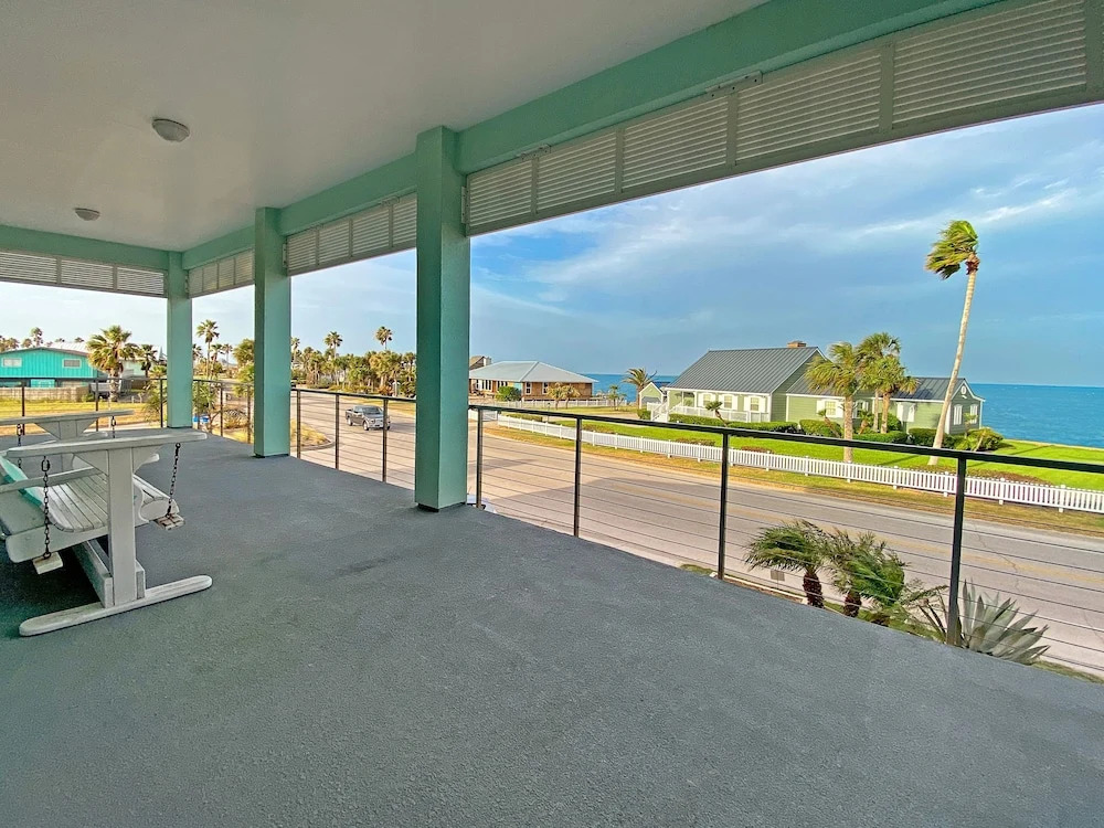 1893bays 5 Bedroom Home