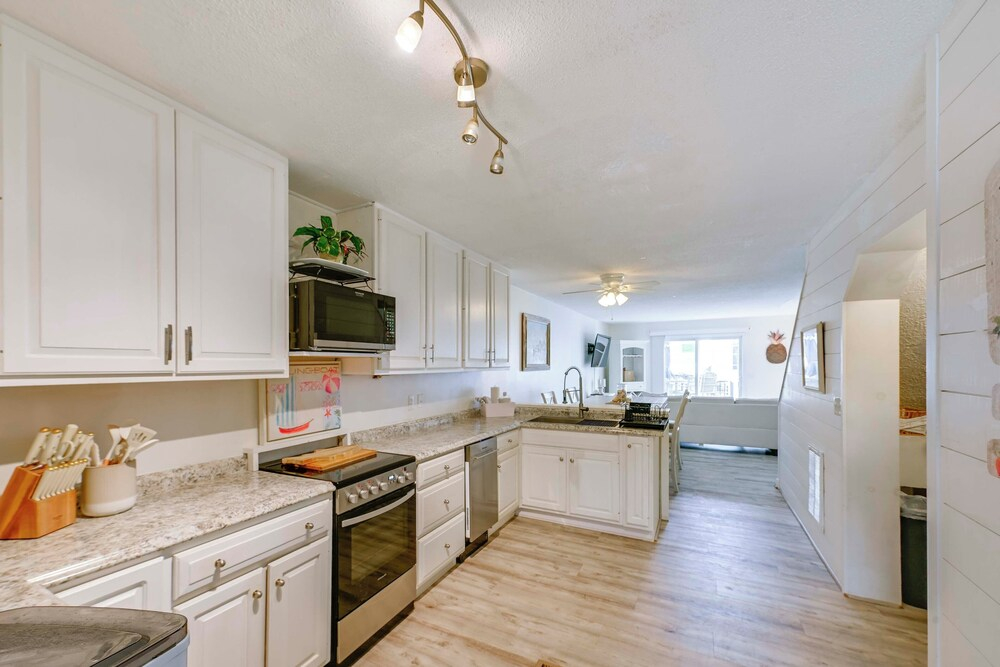 Steps to Rehoboth Bay Marina! Condo w/ Pool Access