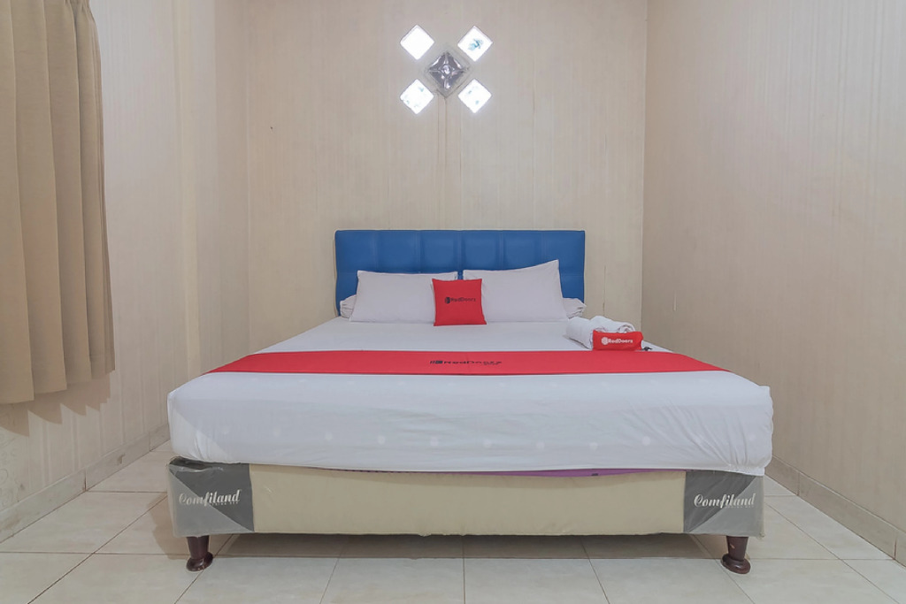 RedDoorz Syariah near Terminal Batu Ampar 2