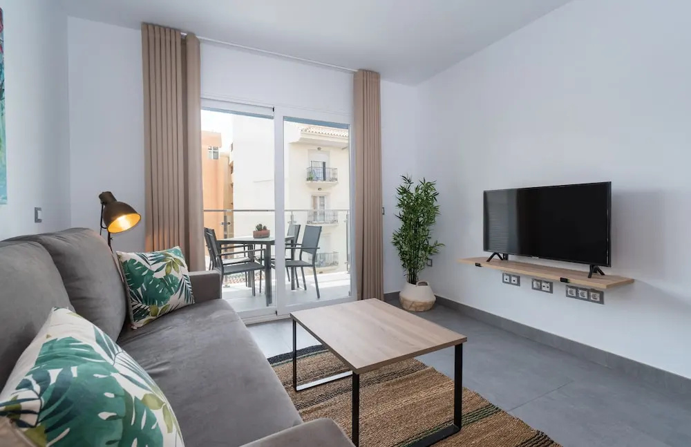 Sur Suites La Dorada, centricos soleados a pocos metros de la Playa y con Parking Opcional