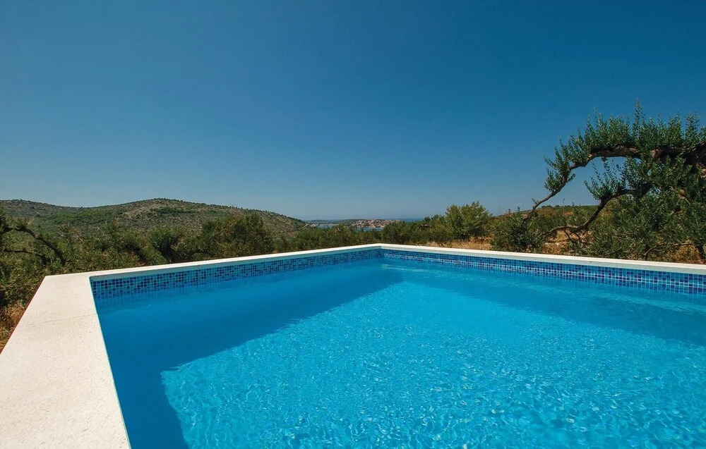 Awesome Home in Rogoznica With Wifi and 2 Bedrooms