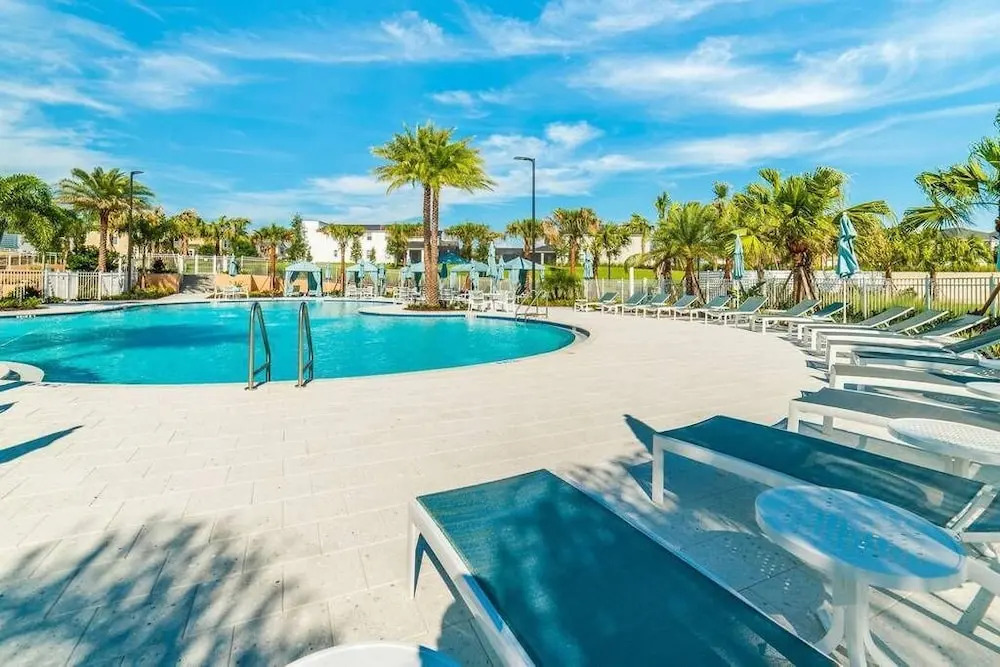 Avenger's, Frozen and Alice in Wonderland Themed Rooms! Private Pool and Modern Decor!