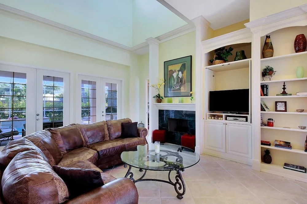 BRF335 3 Bedroom Holiday Home by Marco Naples Vacation Homes
