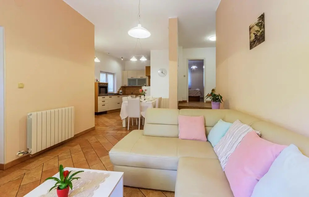 Amazing Apartment in Vinkuran With 2 Bedrooms