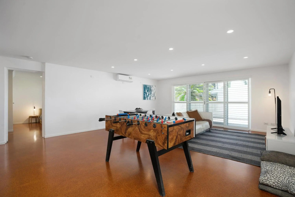 The White House - Central Coolum with Spectacular Ocean Views and WiFi