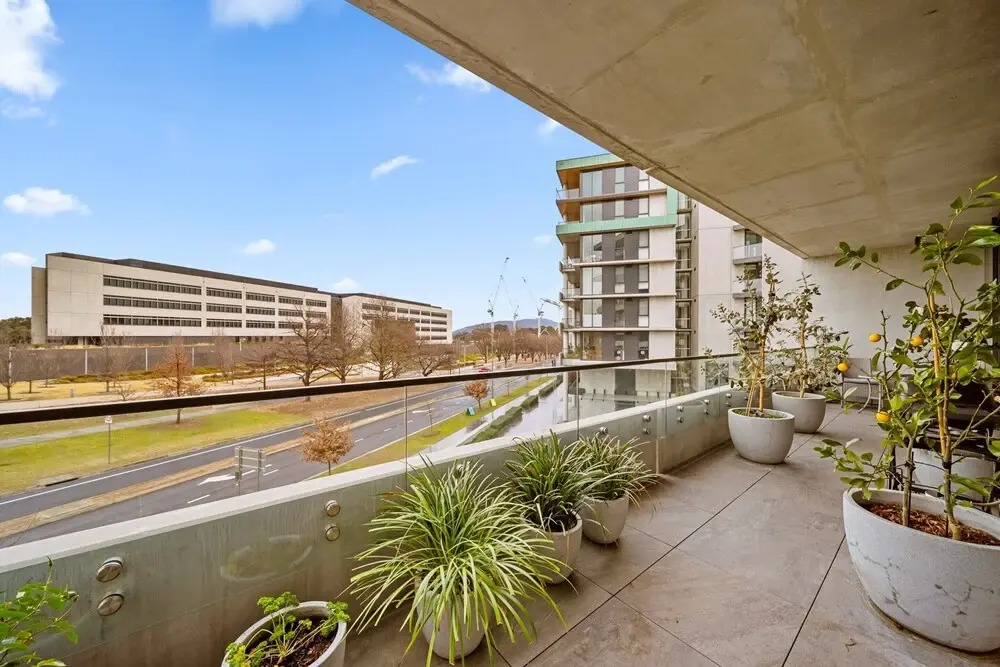 Inner-city 2-bed With Large Balcony, Garden & Gym