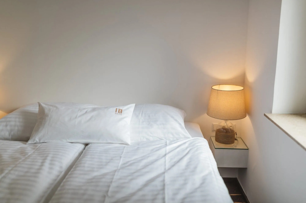 18Arts Hotel - Living in a Gallery