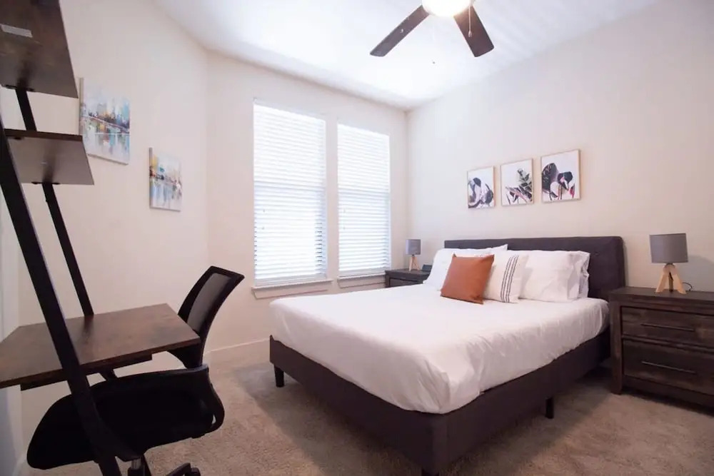 Revive Tanglewood Stunning 2BR in Uptown Houston
