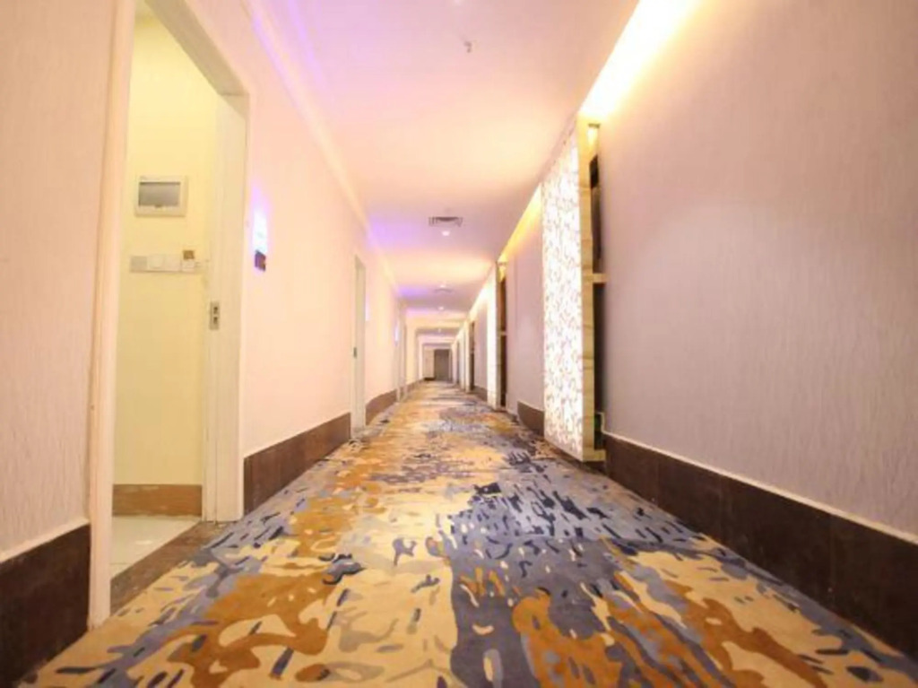 Huigang Boutique Hotel (Guangzhou North Railway Station Huaguoshan Park Subway Station)