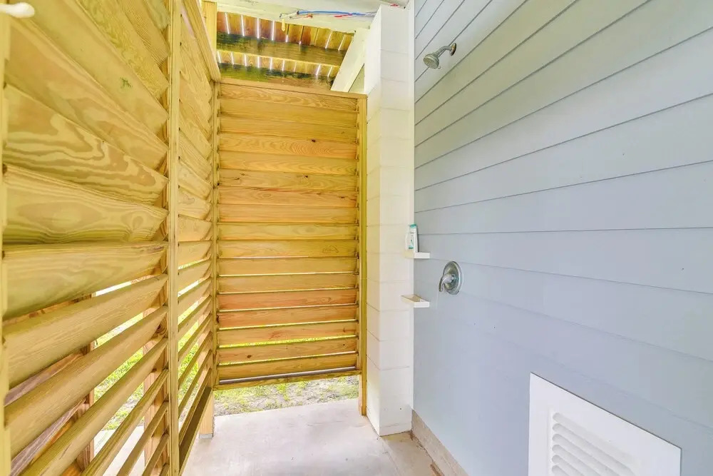 1 Block to Beach: Family Retreat in Galveston!