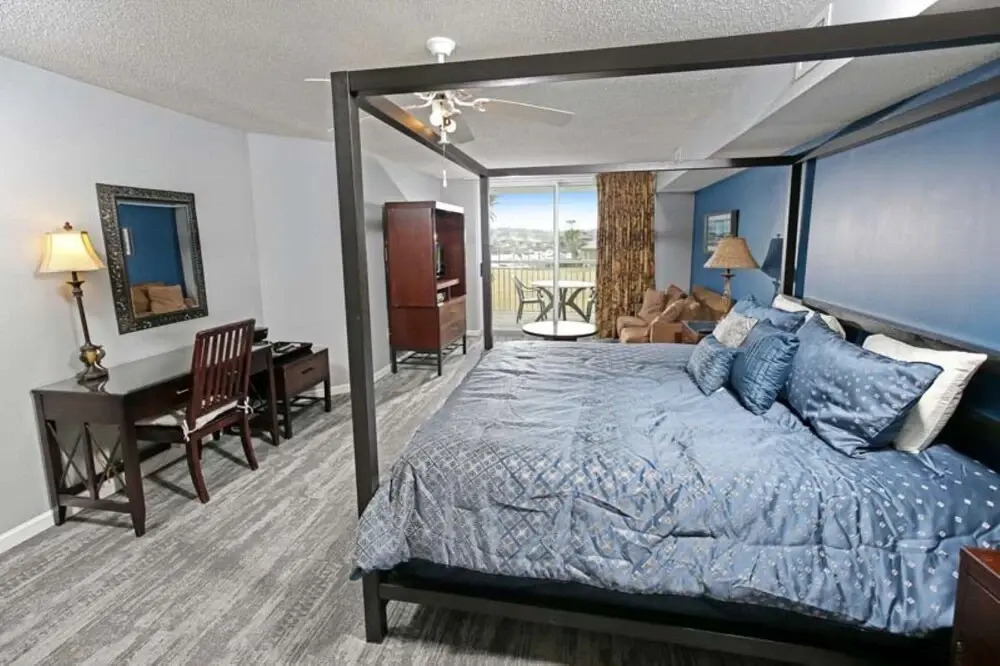 Yacht Club S #1-204 4 Bedroom Condo by RedAwning