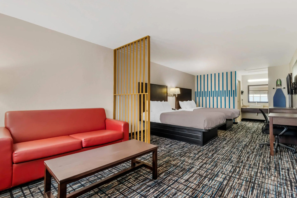 Quality Inn & Suites near six flags and medical center