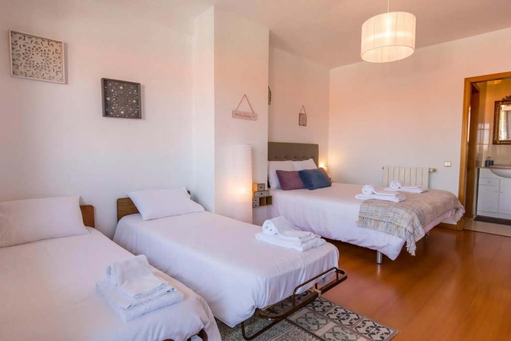 Sunset Relaxing Apt with terrace, parking & bikes