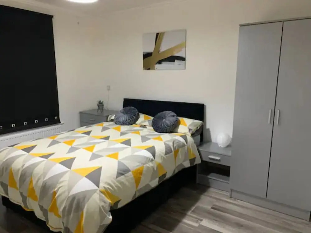 ✰Convenient 2 Bedroom Apt Close To Centre - Parking✰