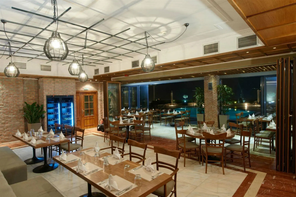 Royal Hotel