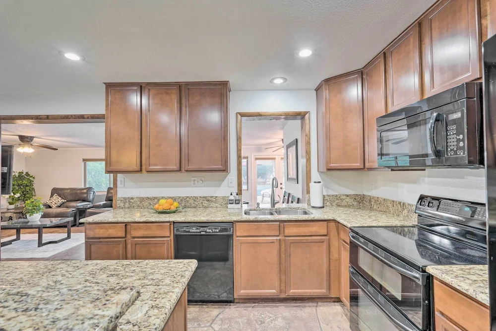 2 Mi to Old Town Scottsdale: Home w/ Pool Table
