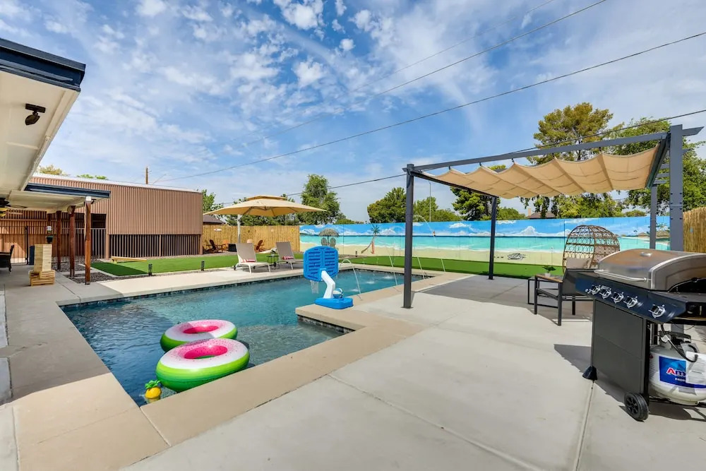 Glendale Getaway: Swim, Putt, Grill, & Relax!
