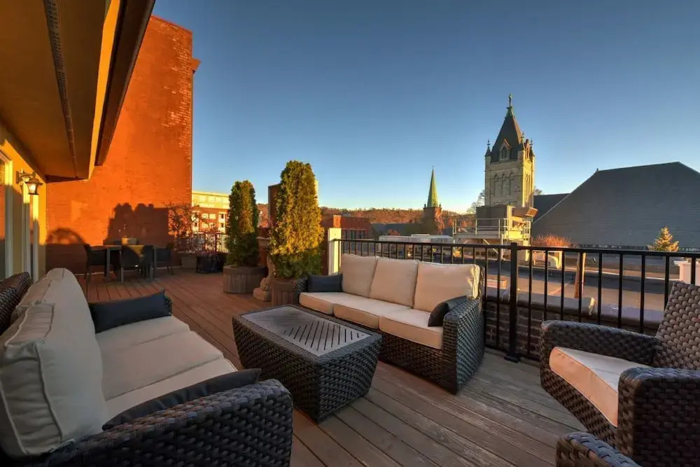 Ellington Loft - 3 Br Condo