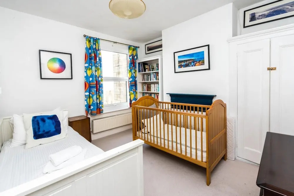 NEW Super 3BD Family Home Stunning London Views
