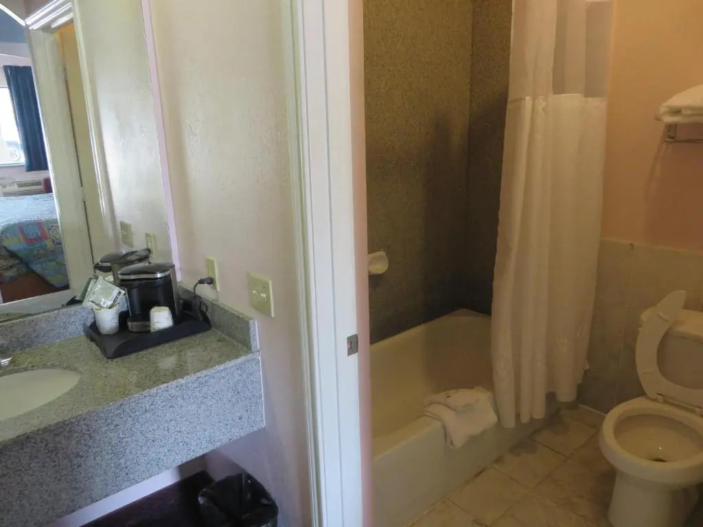 Travelers Inn and Suites Liberty