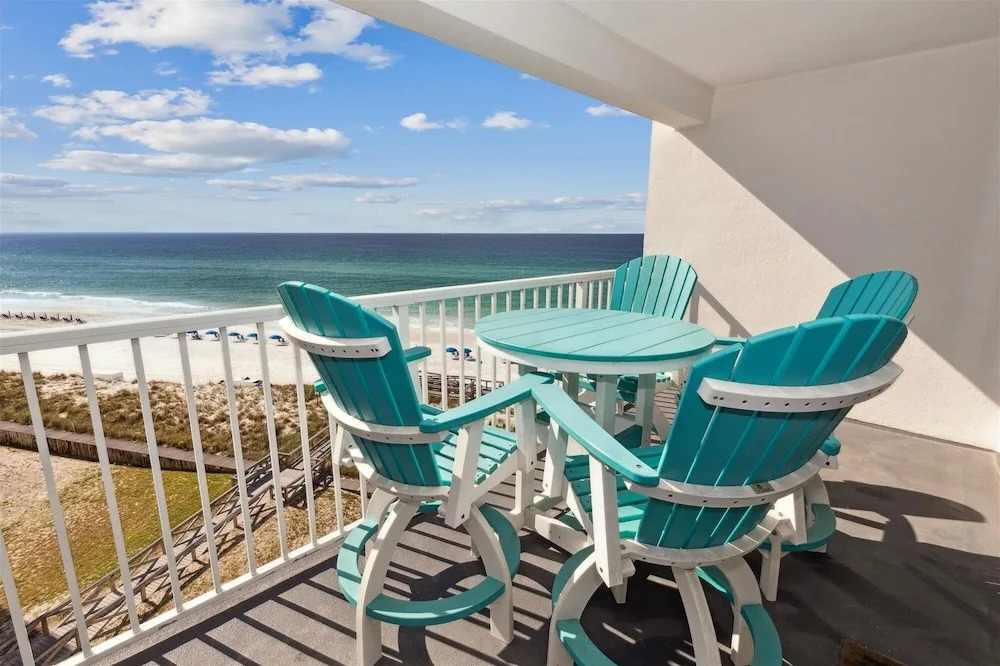 Shoreline Towers 2074 2 Bedroom Condo by RedAwning